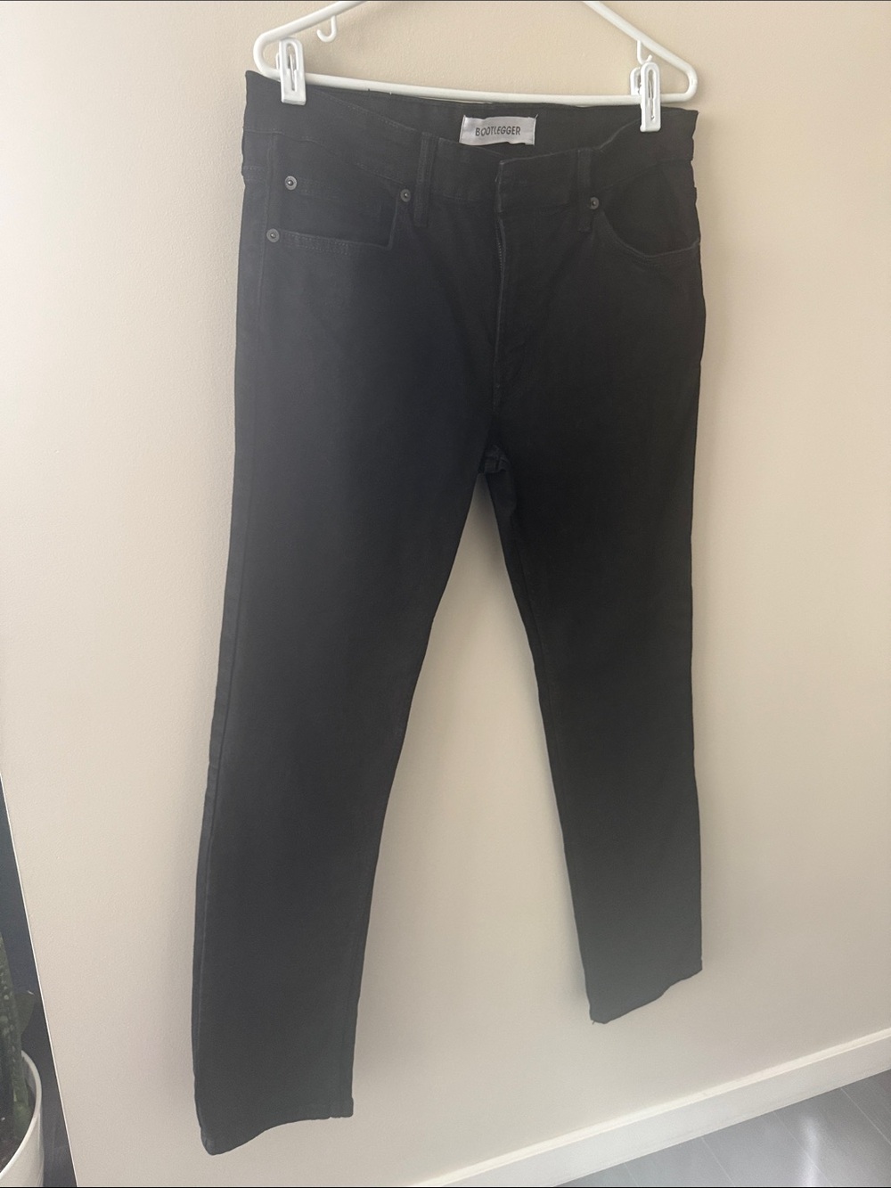 Bootlegger Slim Straight Men’s Jeans in Black